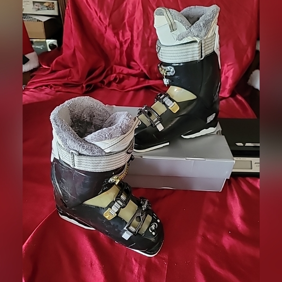 TECNICA Designed To PerformSKI BOOTS MEN SIZE 23.5 M+10 275mm GREAT CONDITION - Picture 1 of 9